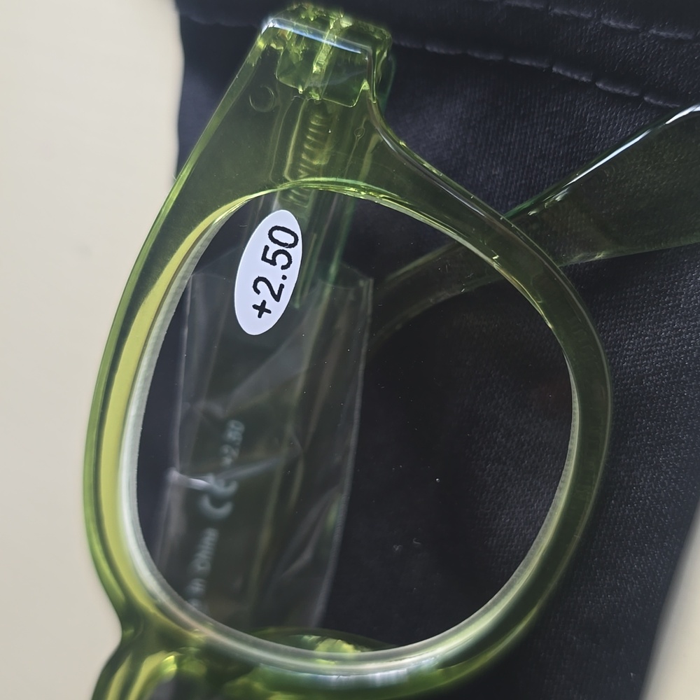 Reading Glasses - Picture 2 of 4